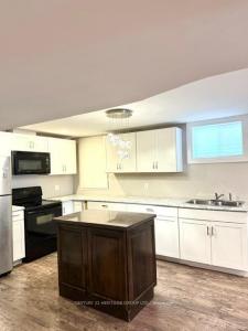 80 SAVAGE ROAD, Newmarket, Ontario L3X 1R1, Canada