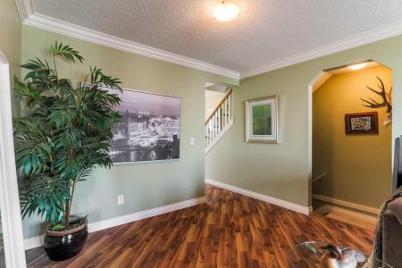 143 CEDARWOOD LANE SW, Calgary, Alberta T2W 6J3, Canada
