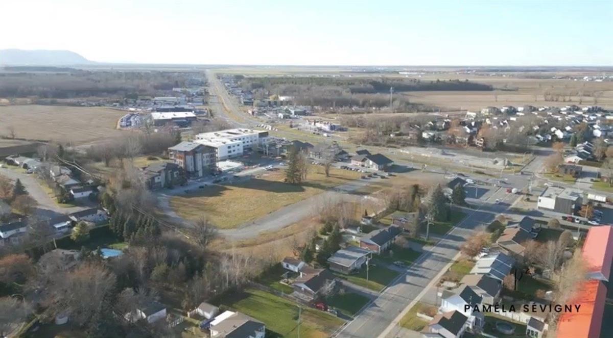 925  Carré Albany-Tétrault, Saint-Hyacinthe, Quebec H1N 1N1, Canadá