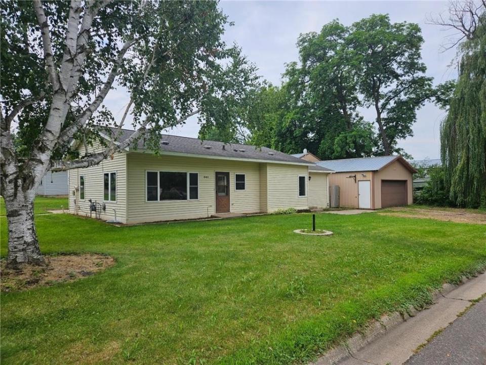641 2ND ST, Holdingford, מינסוטה 56340, ארצות הברית של אמריקה 