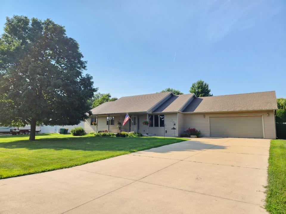 712 Bison Dr, Nora Springs, Iowa 50458