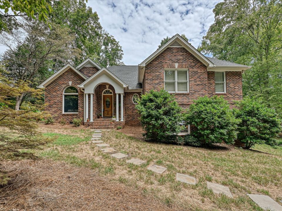11902 Mountain Crest Circle, Charlotte, Karolina Północna 28216, USA