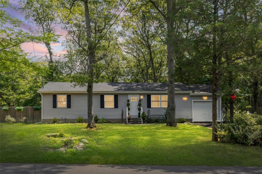 129 W Bartlett Road, Middle Island, Nowy Jork 11953, USA
