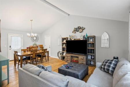 129 W Bartlett Road, Middle Island, Nowy Jork 11953, USA