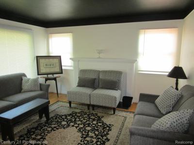 7715 Donna Street, Westland, Michigan 48185, USA