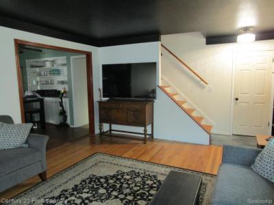 7715 Donna Street, Westland, Michigan 48185, USA