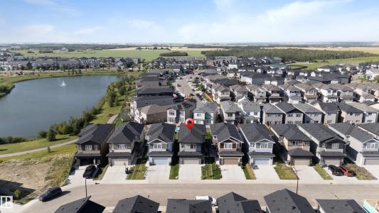 327 ROBERTS WYND, Leduc, Alberta T9E 1P9, Canada