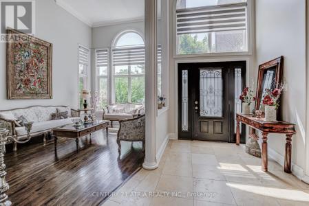 331 BINNS AVENUE, Newmarket (glenway Estates), Ontario L3X 1T6, Canada