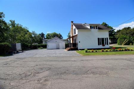 16  Rue Lejeune, Témiscouata-sur-le-Lac, كيبيك G0L 1E0, كندا 