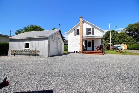 16  Rue Lejeune, Témiscouata-sur-le-Lac, كيبيك G0L 1E0, كندا 
