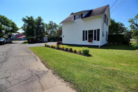 16  Rue Lejeune, Témiscouata-sur-le-Lac, كيبيك G0L 1E0, كندا 