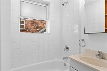 110  Rue Willibrord, Montréal (Verdun/Île-des-Sœurs), Québec H4G 2T4, Canada