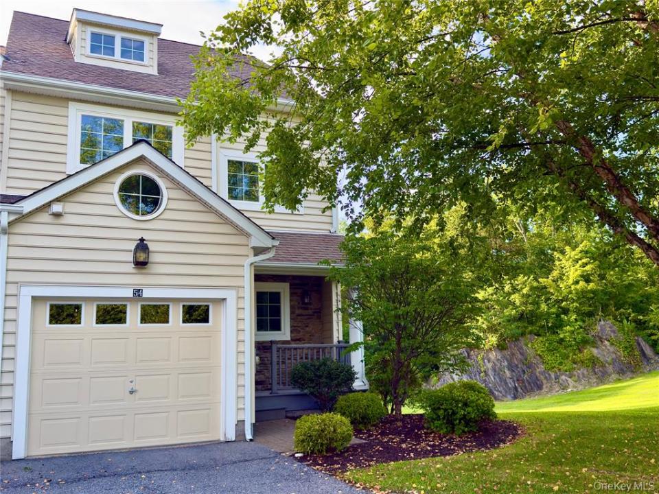54 Hudson Vew Terr, Hyde Park, New York 12538, USA