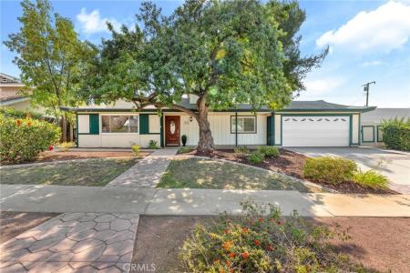 718 Robinhood Lane, Redlands, California 92373, USA