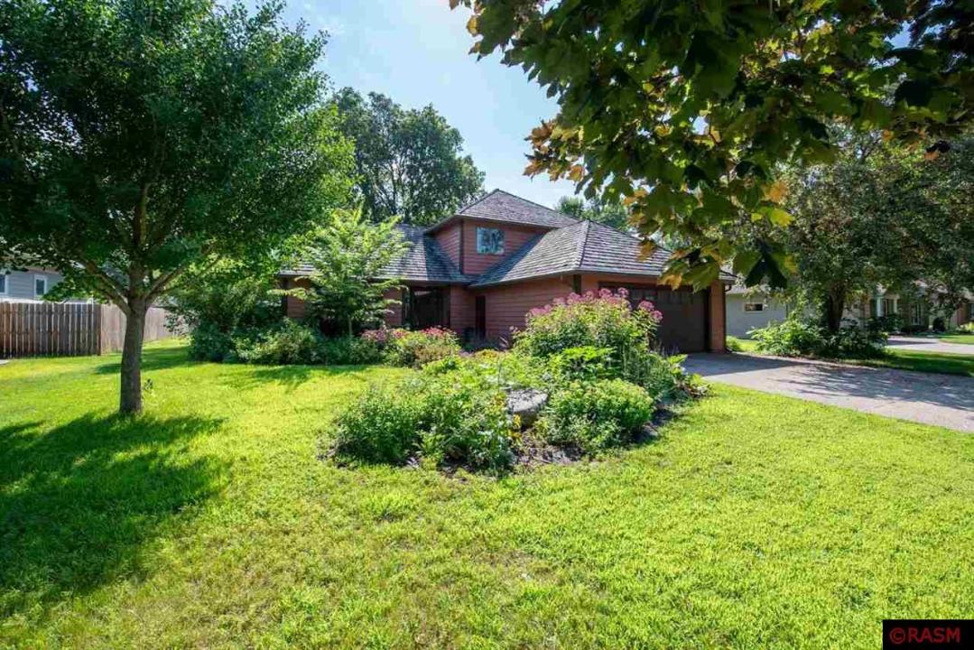 1002 Oak Terrace Drive, North Mankato, Minnesota 56003, Estados Unidos