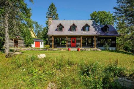 3205 Rue Carignan, Sainte-Adèle, Quebec J8B 3E1, Kanada