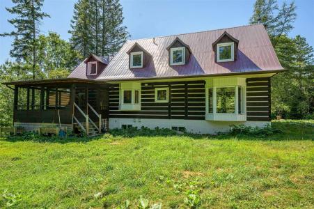 3205 Rue Carignan, Sainte-Adèle, Quebec J8B 3E1, Kanada