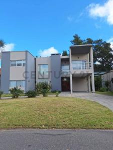 Calle Los Cisnes 2, Berazategui, GBA Sur 1885, Argentina