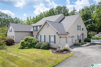 2073 Rolling Meadow Drive, Macungie, Pennsylvania 18062
