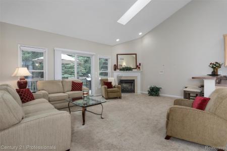 5540 River Park Drive, Waterford, Michigan 48327, USA