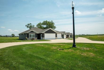 132 Fairway Dr, Waverly, Iowa 50677