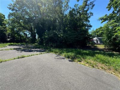 215 Cortland Street, Copiague, New York 11726, Amerika Birleşik Devletleri