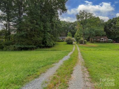 2232 Stallings Road, Matthews, Karolina Północna 28104, USA