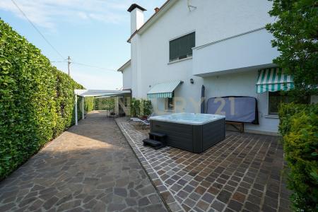 Via F. Petrarca, Legnago, Veneto 37045, איטליה