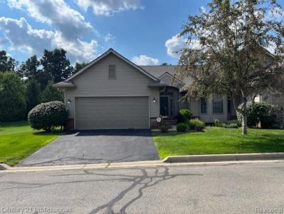 6252 Northridge Hills Drive #66, Brighton, Michigan 48116, USA
