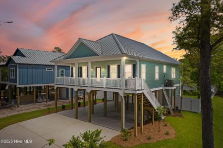 202 NE 33rd Street, Oak Island, North Carolina 28465, Stati Uniti