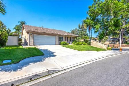 29025 Oak Creek Lane, Highland, California 92346, USA