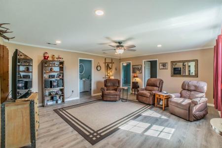 810 Neptune Drive, Granbury, Texas 76049