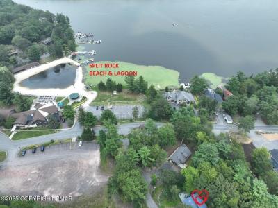 11 Maplewood Road, Lake Harmony, Pennsylvania 18624