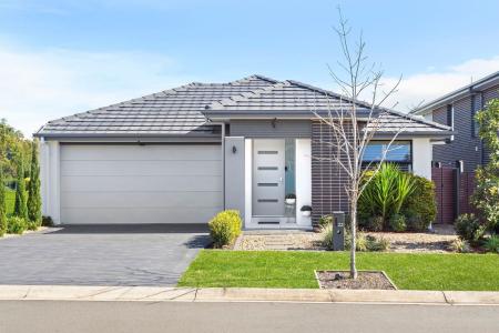 22 Walsh Drive, Oran Park, NSW 2570, Australia