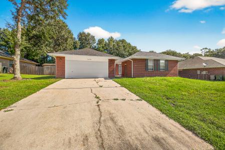 1548 Pelican Point Dr, Cantonment, Florida 32533