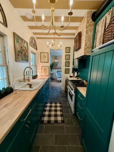 518 Lakeview Ave., Jamestown, New York 14701, USA