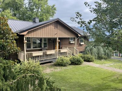 112 E Maple Avenue, Fayetteville, WV 25840, USA