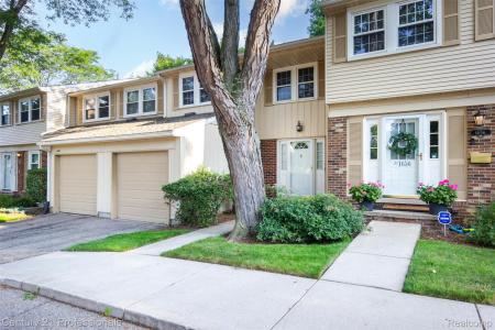 1658 Brentwood Drive, Troy, Michigan 48098, USA