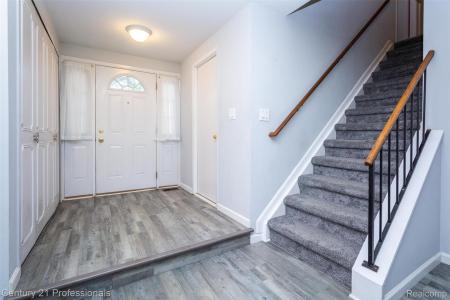 1658 Brentwood Drive, Troy, Michigan 48098, USA