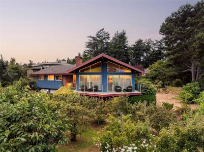 3990 SMUGGLERS COVE RD, Saanich, British Columbia V8N 4M2, Canada