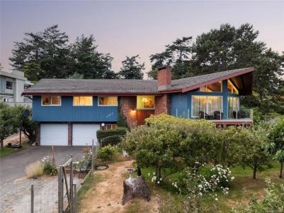 3990 SMUGGLERS COVE RD, Saanich, British Columbia V8N 4M2, Canada