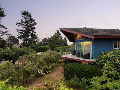 3990 SMUGGLERS COVE RD, Saanich, British Columbia V8N 4M2, Canada