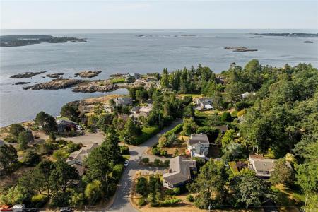 3990 SMUGGLERS COVE RD, Saanich, British Columbia V8N 4M2, Canada