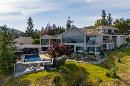 228 CALIBURN COURT, Kelowna, British Columbia V1V 1N2, Canada