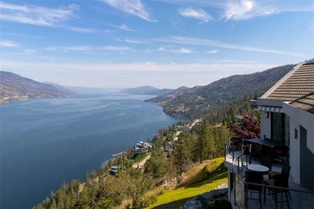 228 CALIBURN COURT, Kelowna, Columbia Britannica V1V 1N2, Canada