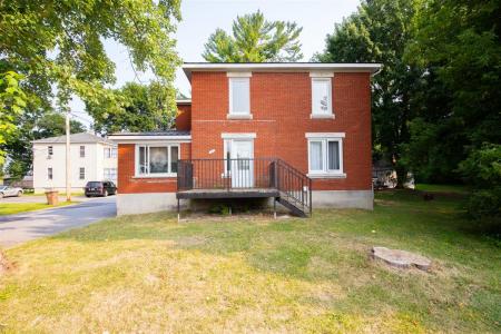 57A-57  Rue Élisabeth, Bedford - Ville, 魁北克省 J0J 1A0, 加拿大