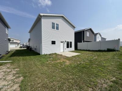 6985 Majestic Loop, Lincoln, North Dakota 58504, USA