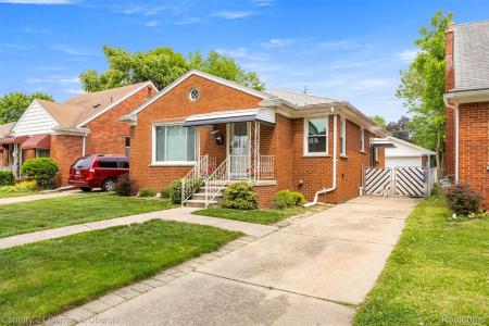 8276 Riverview Street, Dearborn Heights, Michigan 48127, USA