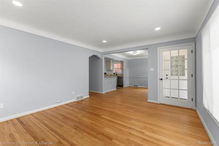 8276 Riverview Street, Dearborn Heights, Michigan 48127, USA