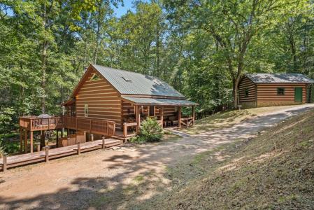 136 Honeysuckle Way, Blue Ridge, Georgia 30513